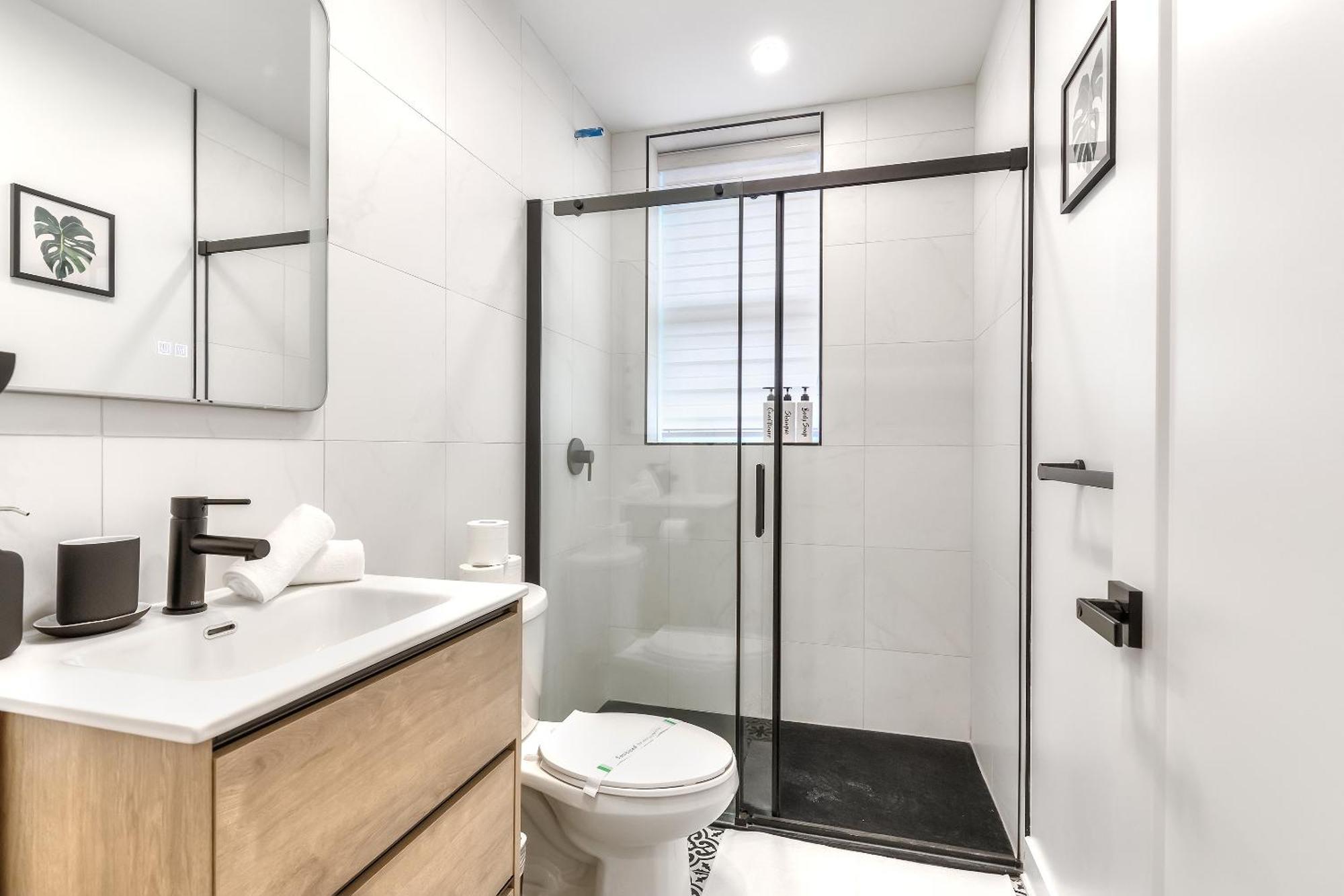 Free Indoor Parking Boho Chic And Spacious 2 Bedroom Heart Of Downtown Montreal